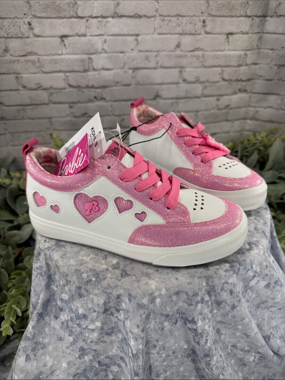 BARBIE - White & Pink Sparkle Lace-up Fashion Sneakers - Girls 4M 🩷 NWT & NIB
